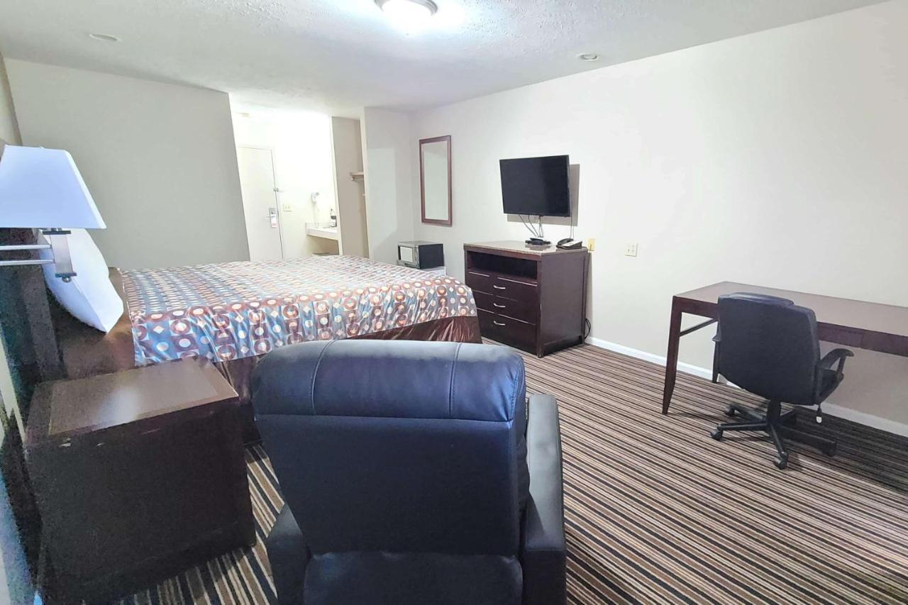 Desoto Inn & Suites Missouri Valley Экстерьер фото