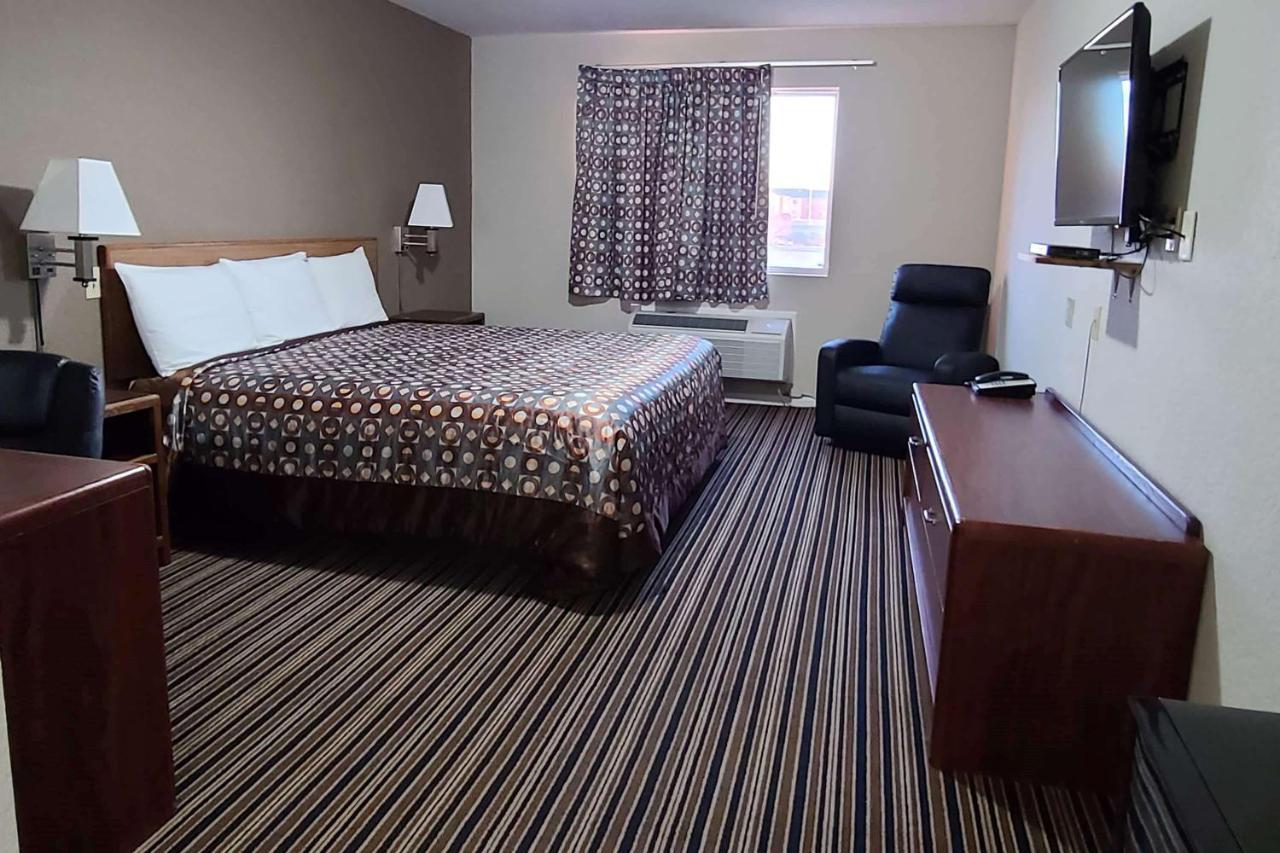 Desoto Inn & Suites Missouri Valley Экстерьер фото