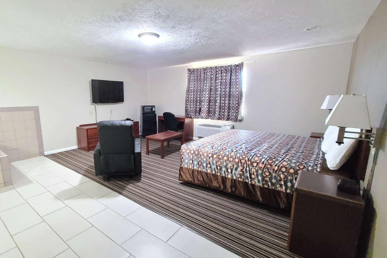 Desoto Inn & Suites Missouri Valley Экстерьер фото