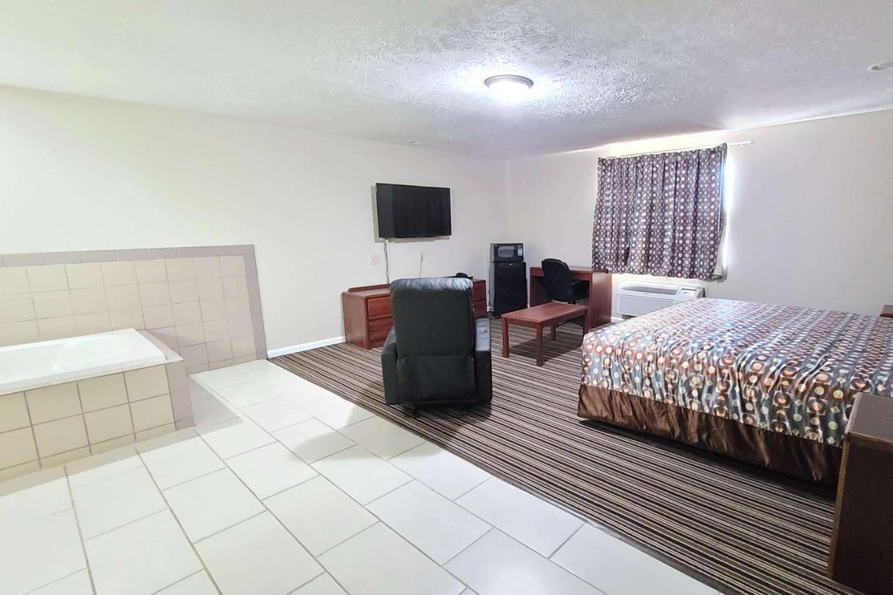 Desoto Inn & Suites Missouri Valley Экстерьер фото