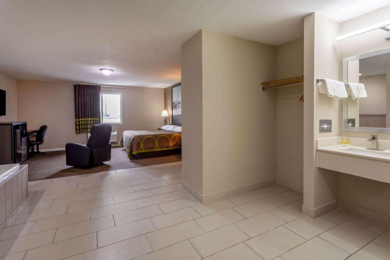 Desoto Inn & Suites Missouri Valley Экстерьер фото