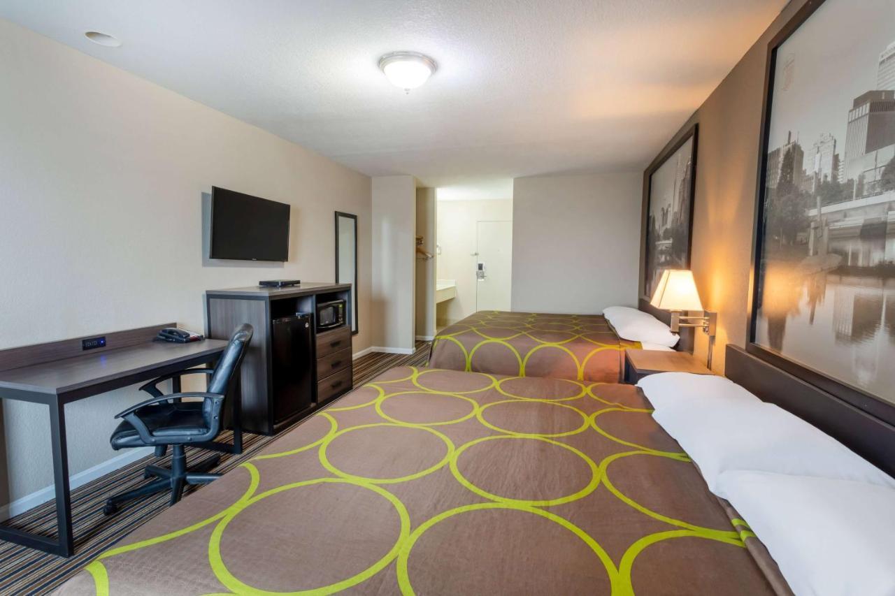Desoto Inn & Suites Missouri Valley Экстерьер фото