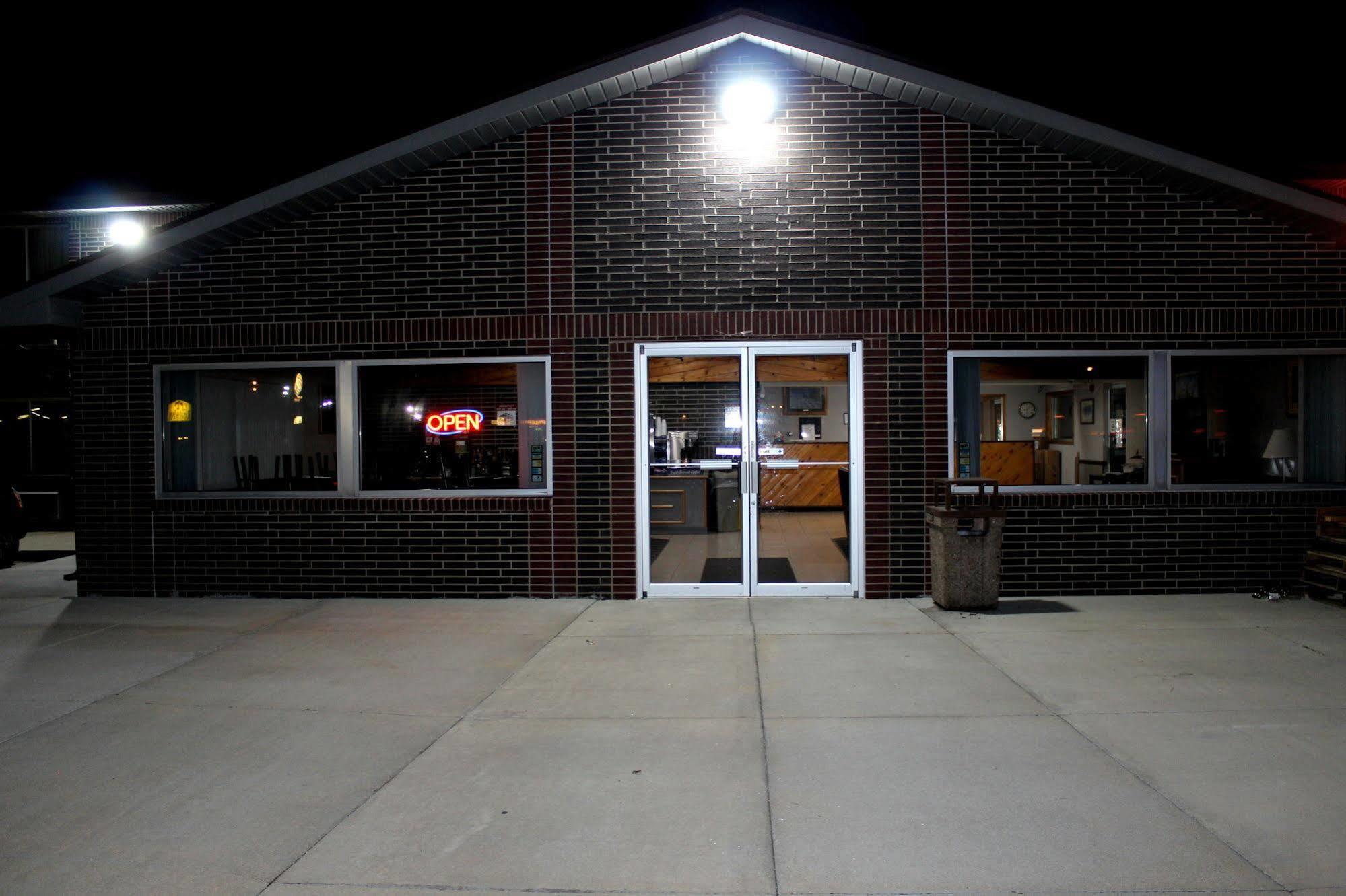 Desoto Inn & Suites Missouri Valley Экстерьер фото